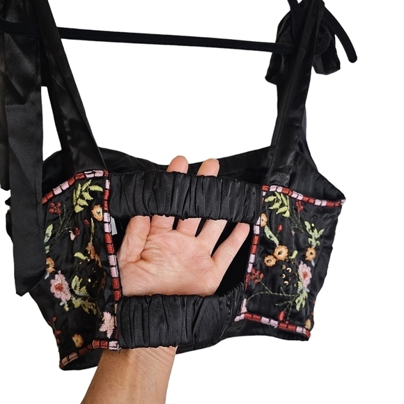 Free People Ensemble Petra Black Satin Pant Crop Top Set Embroidered Size 8 - Picture 11 of 13